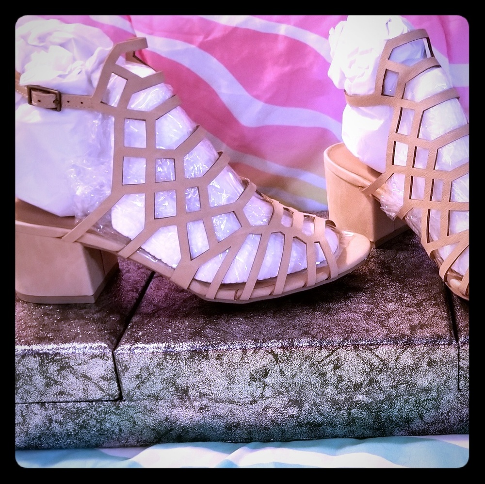 Women's shoes